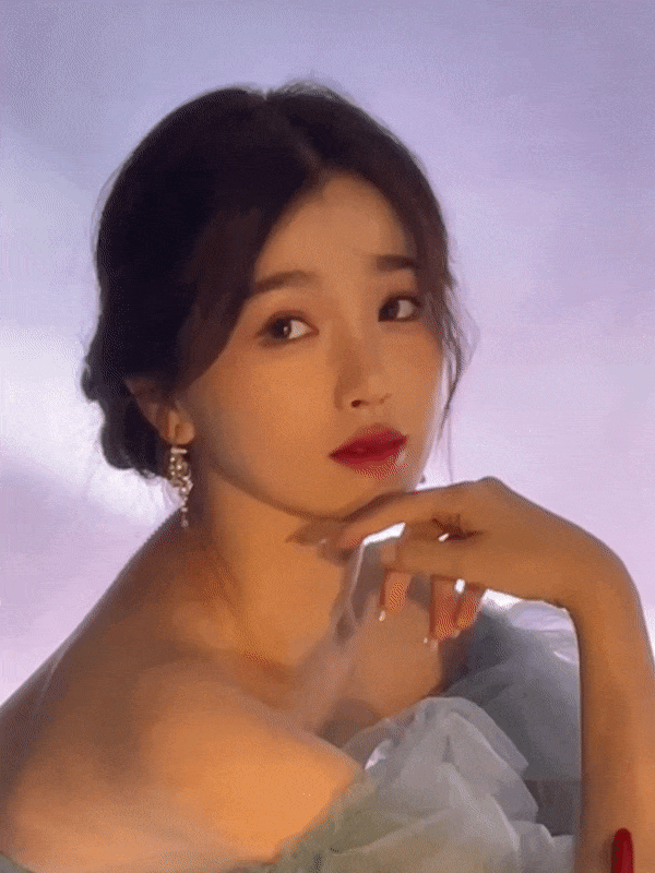 虞书欣的这个妆造特别适合圆脸的女生~