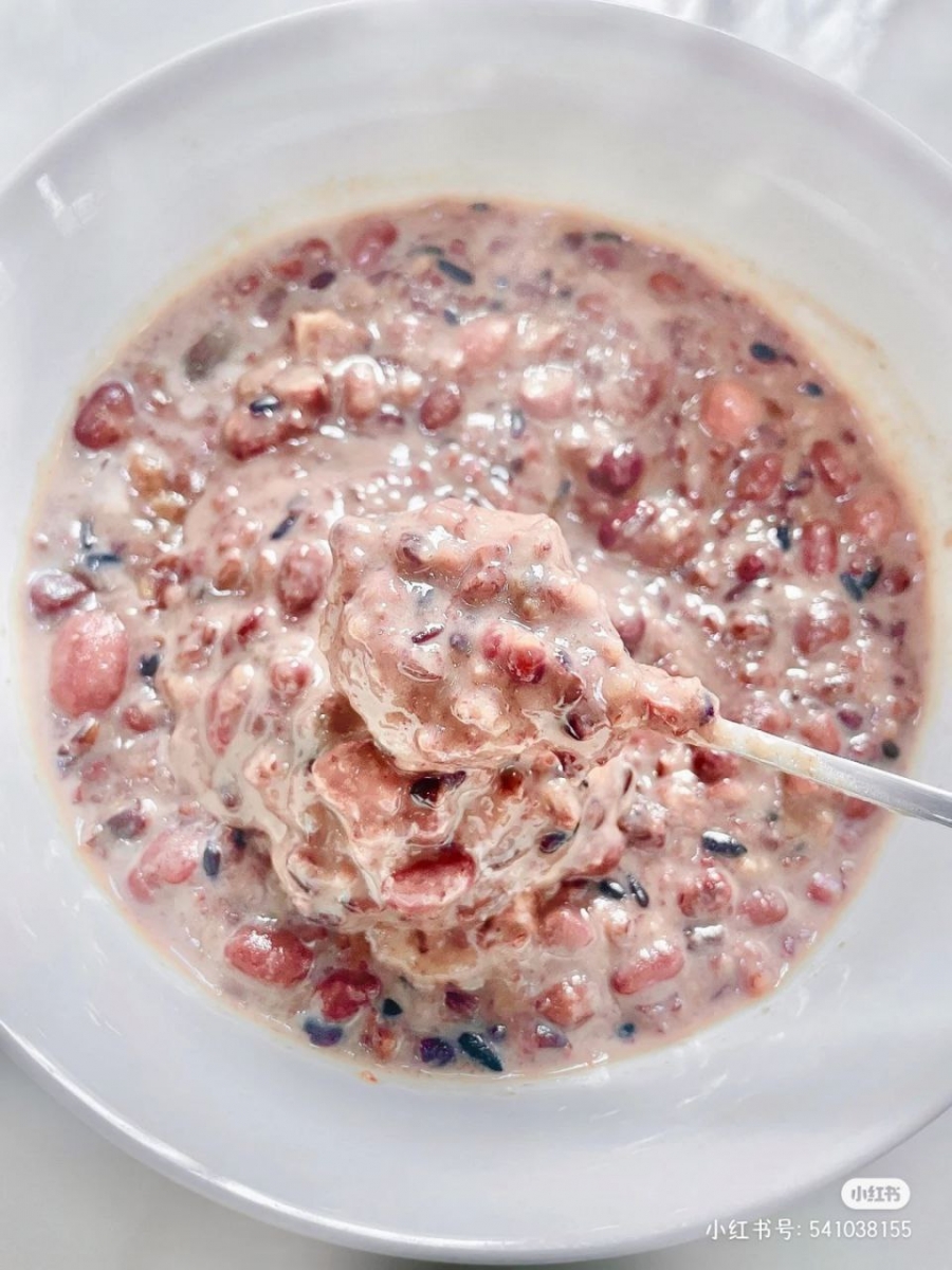 红豆花生牛奶粥