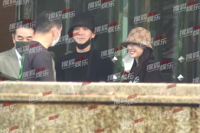而且张天爱早前也被拍到与合拍《太子妃升职记》的盛一伦一同与友人聚餐的画面