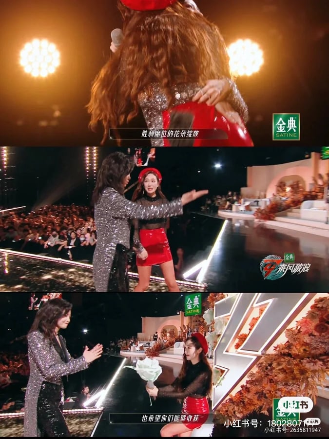 摘到花朵后,郑秀妍还开玩笑,呈半跪下蹲姿势,将花献给于文文~