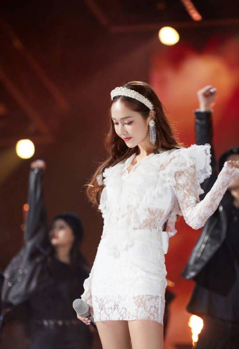 但是最终呈现的舞台都是天花板级别的,她真的很厉害+勇敢。