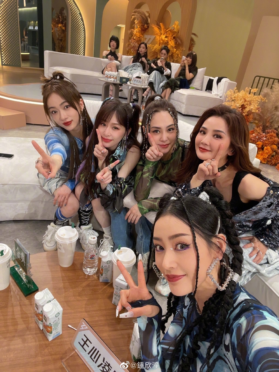 幸好队友们都很争气,根本不用靠队长也能妥妥出道