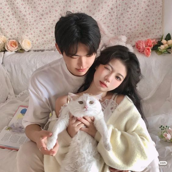 两个人在一起从不互相猜忌,遇到问题一起沟通解决。