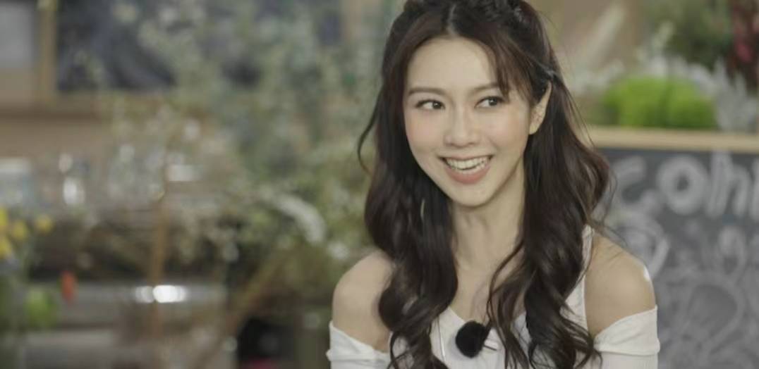 面对外界的舆。论压力,薛凯琪自曝其独门爱情保鲜法就是「死都不承认拍拖」。