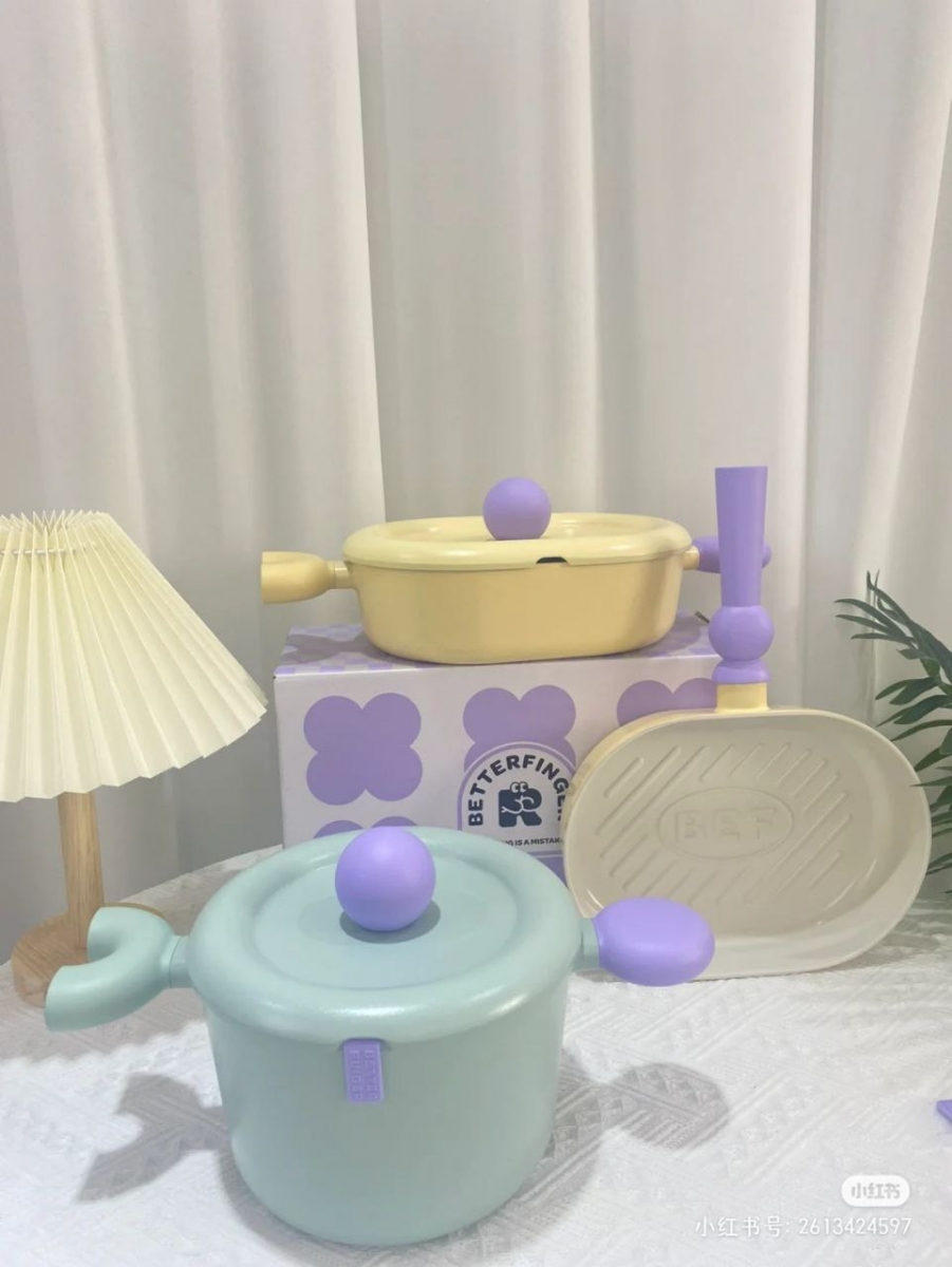 一个系列有5种锅型:浅汤锅、汤锅、牛奶锅、平底锅和烤盘