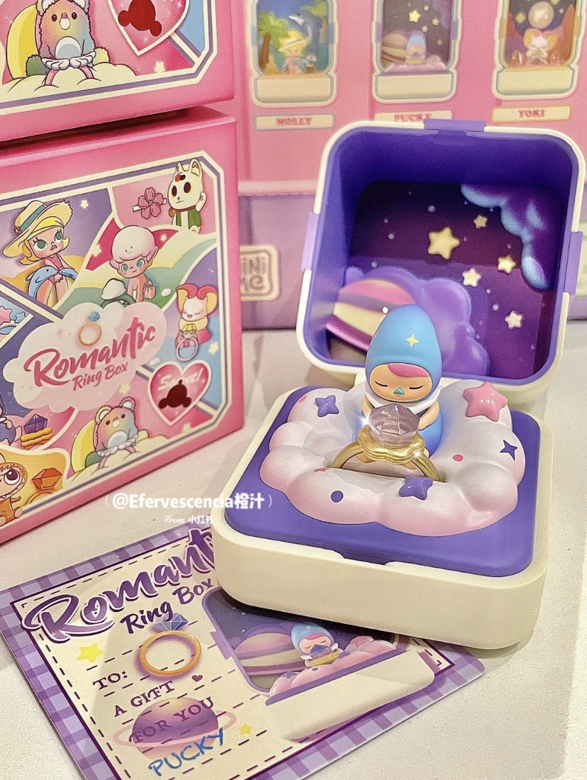 住在宇宙的「毕奇」也很好看，背景是梦幻的星球和小星星，戒指是紫色的宝石超有质感的！