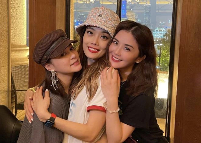 不过在与男生相处方面,容祖儿似乎就不是太擅长。