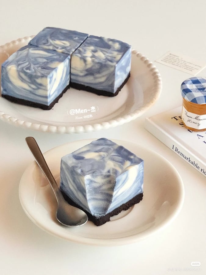 椰香蝶豆花大理石慕斯