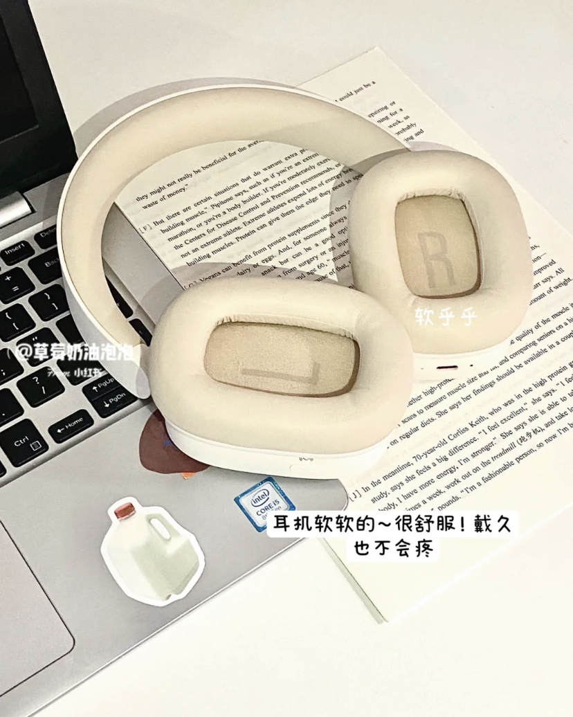 还有着双重降噪功能适合学生党入手，佩戴后可以远离吵杂声专心学习或听音乐放松