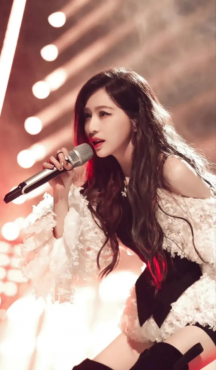 二公王心凌和谭维维合作的《山海》