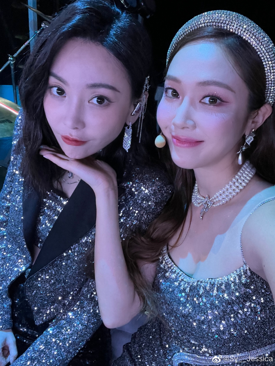 在这场总决赛中,网友们都被郑秀妍和于文文的“双向泪奔”所感动~