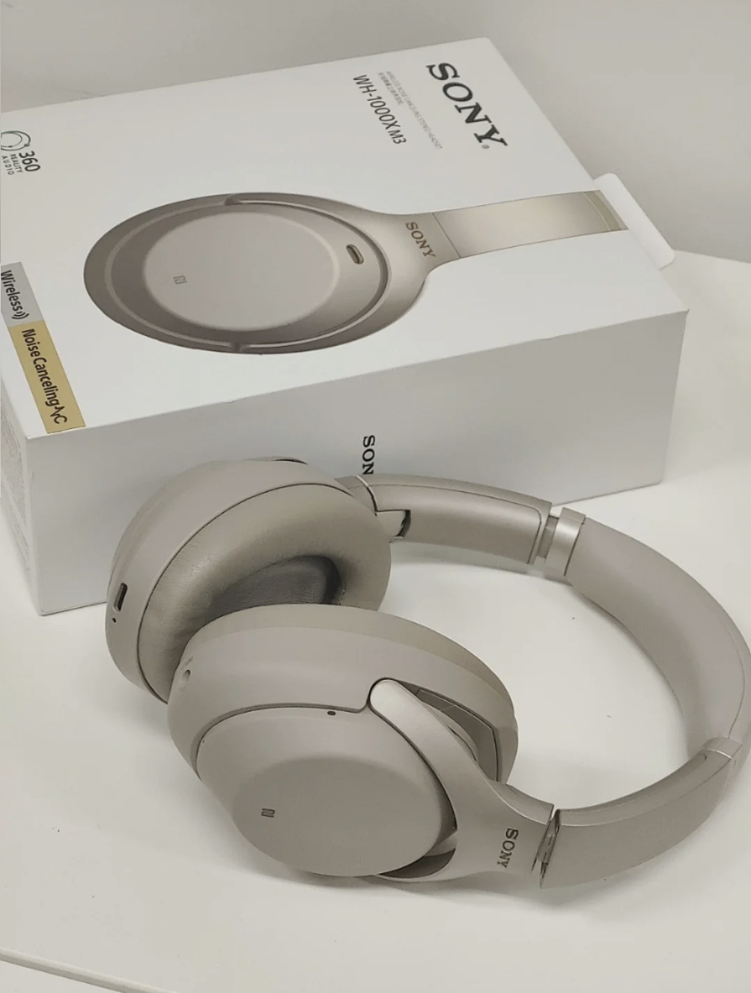 这款头戴式耳机有着超全的功能，颜值还超高的！