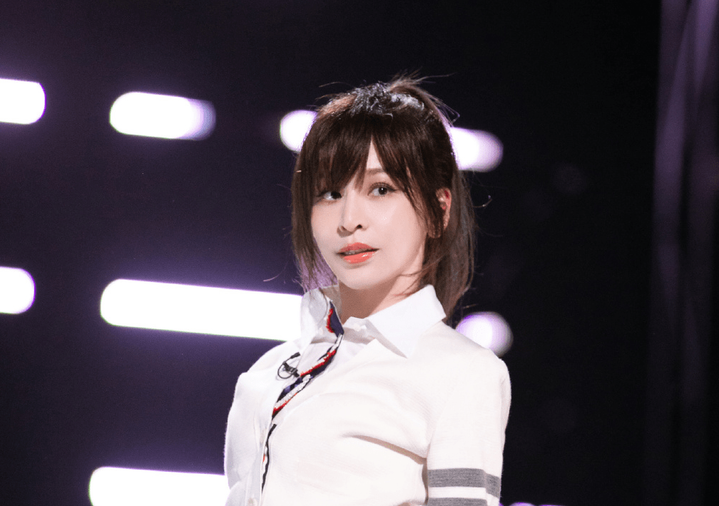 但王心凌既有实力,曾经辉煌过,人气也不低,具备翻红的条件。