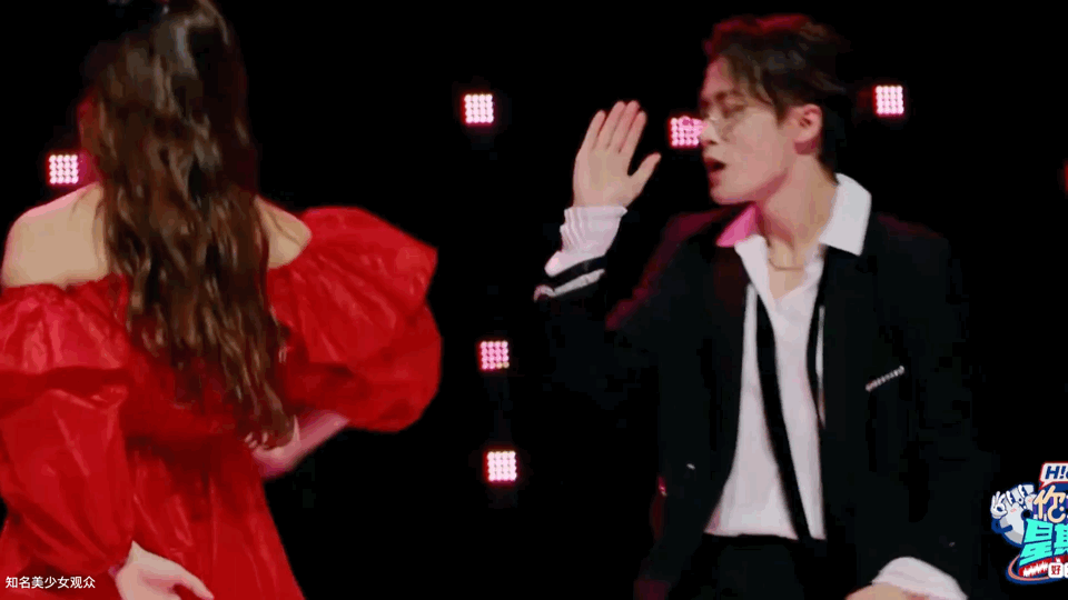 这次郑秀妍和檀健次还在节目里带来舞台《senorita》的表演
