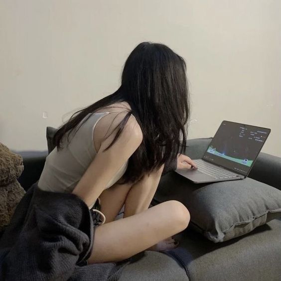 在睡前的一个小时不要看屏幕，手机、电视、电脑和平板等都可以放得远远的