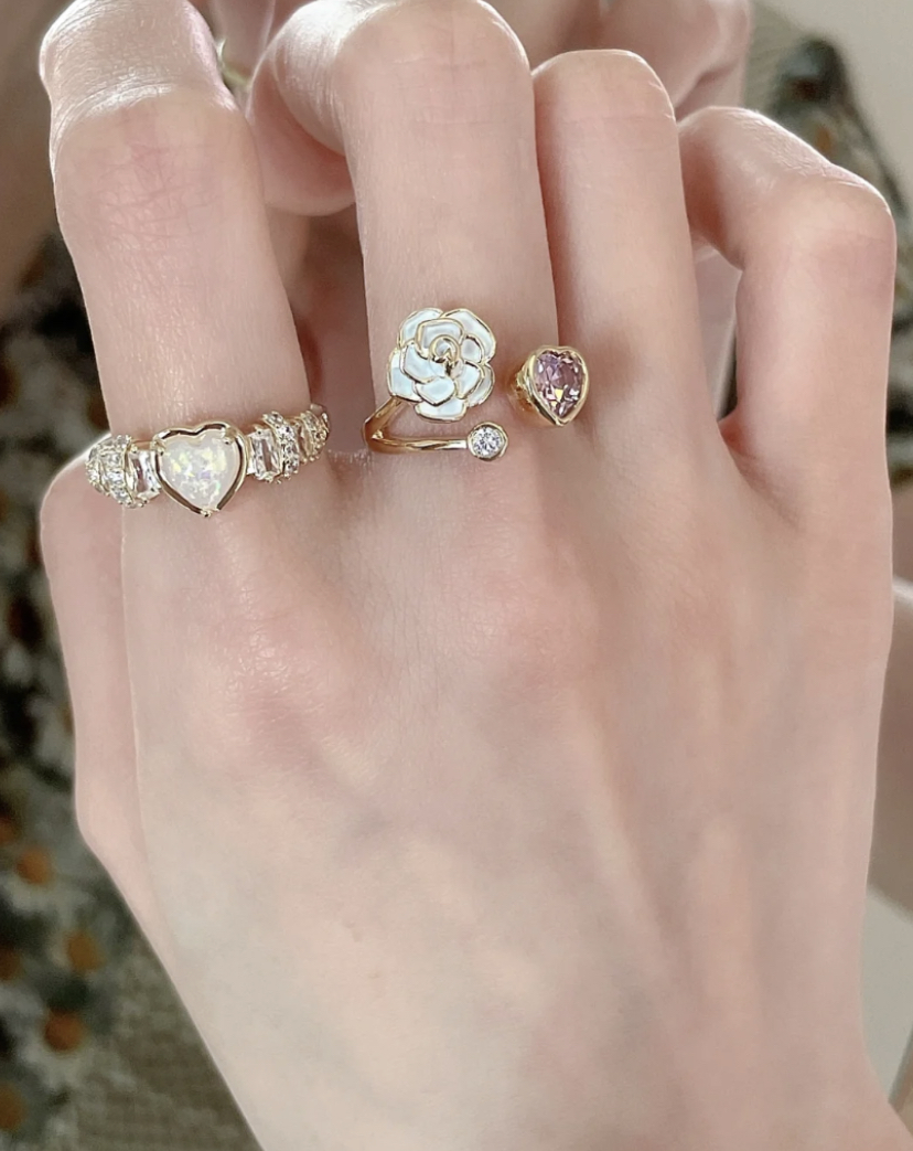 白山茶花戒指的外表完美俘获少女心!