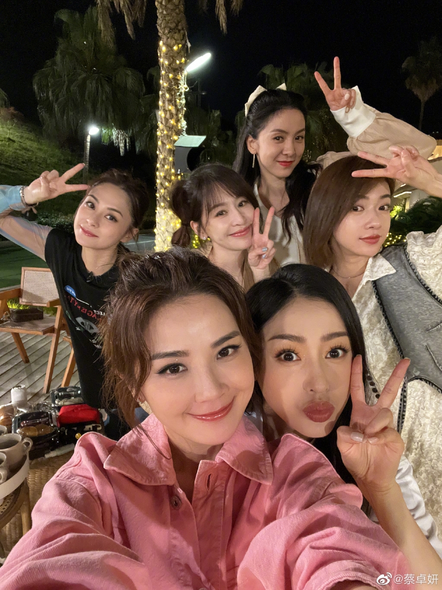 !而Twins阿娇、阿Sa也基本出道没问题,至于王心凌组的吴谨言、张天爱和唐诗逸,不出意外的话,还会有一名姐姐获得席位。