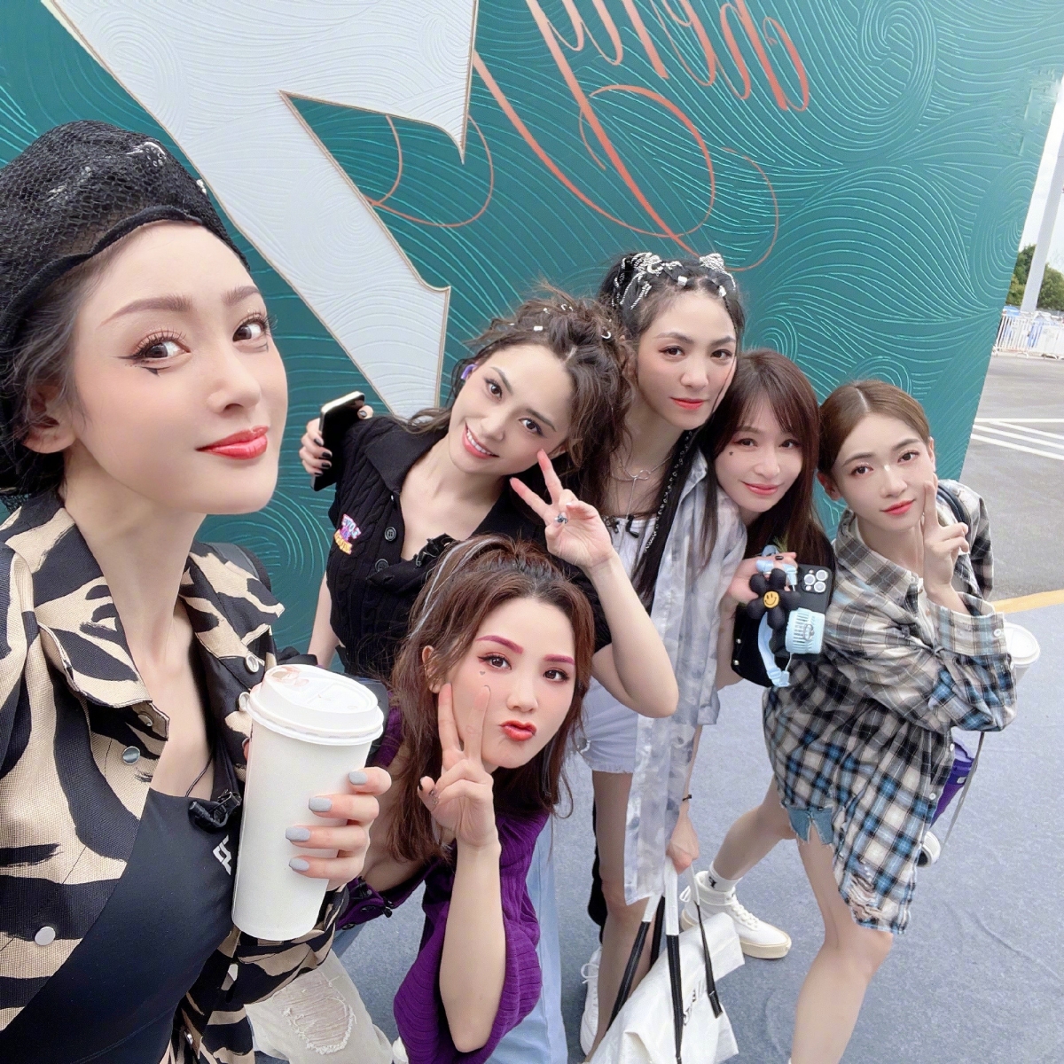 王心凌不负众望C位成团