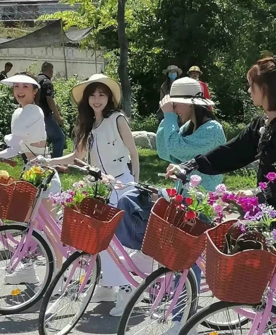 《星星的约定》,常驻是王心凌、阿娇(钟欣潼)、阿Sa(蔡卓妍)、吴谨言,还有黄小蕾。