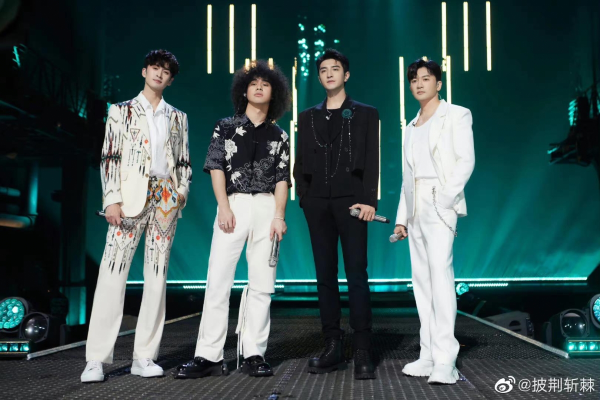 苏有朋的颜值和回忆杀舞台更是让不少路人粉圈粉支持他,难道这次苏有朋拿的是王心凌剧本