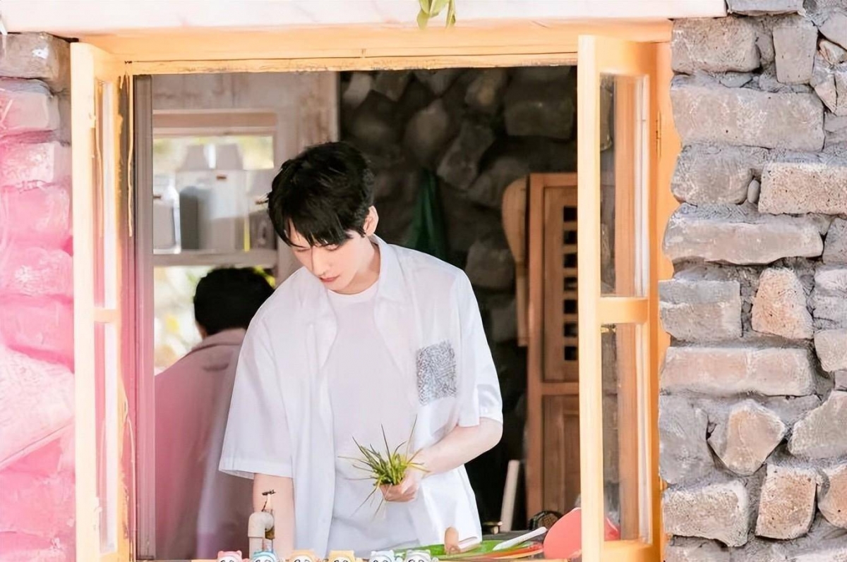 龚俊近来上了《向往的⽣ 活》第6季，却被疯传黑料？！