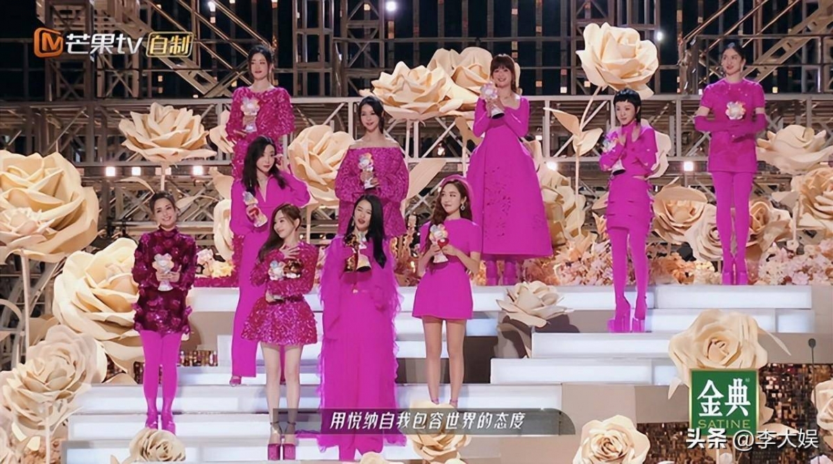 领完最佳队长没有站回到原本的位置