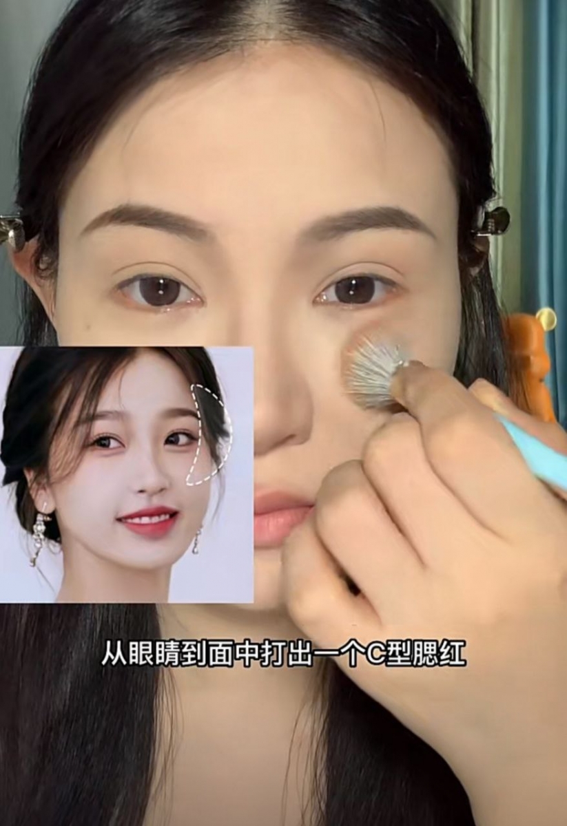 从眼睛到面中打出C型腮红