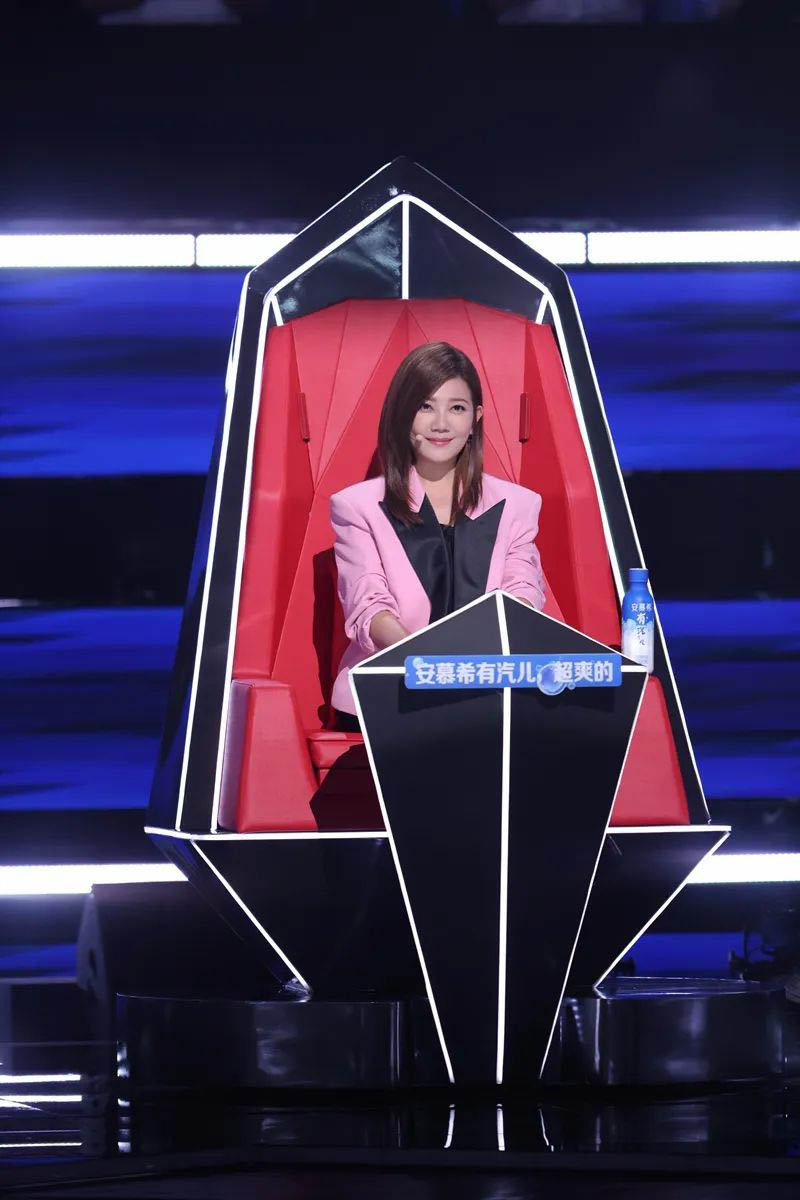 「而且她本人就是很软很温柔,很容易共情而且很感性的。所以更容易转了。」