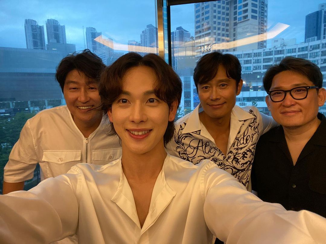 但现实生活的他完全就是爱撒娇的“小奶狗”非常可爱～