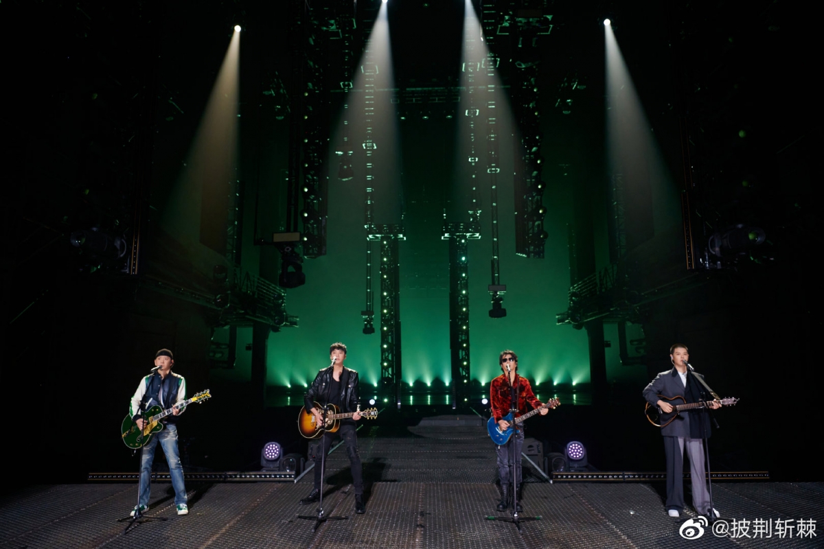 郑钧组保持队形