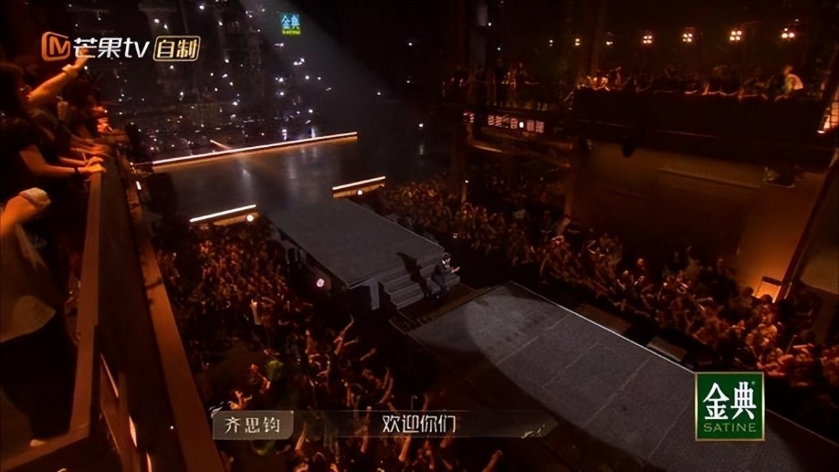 狭长部分可以当作通道或是副舞台