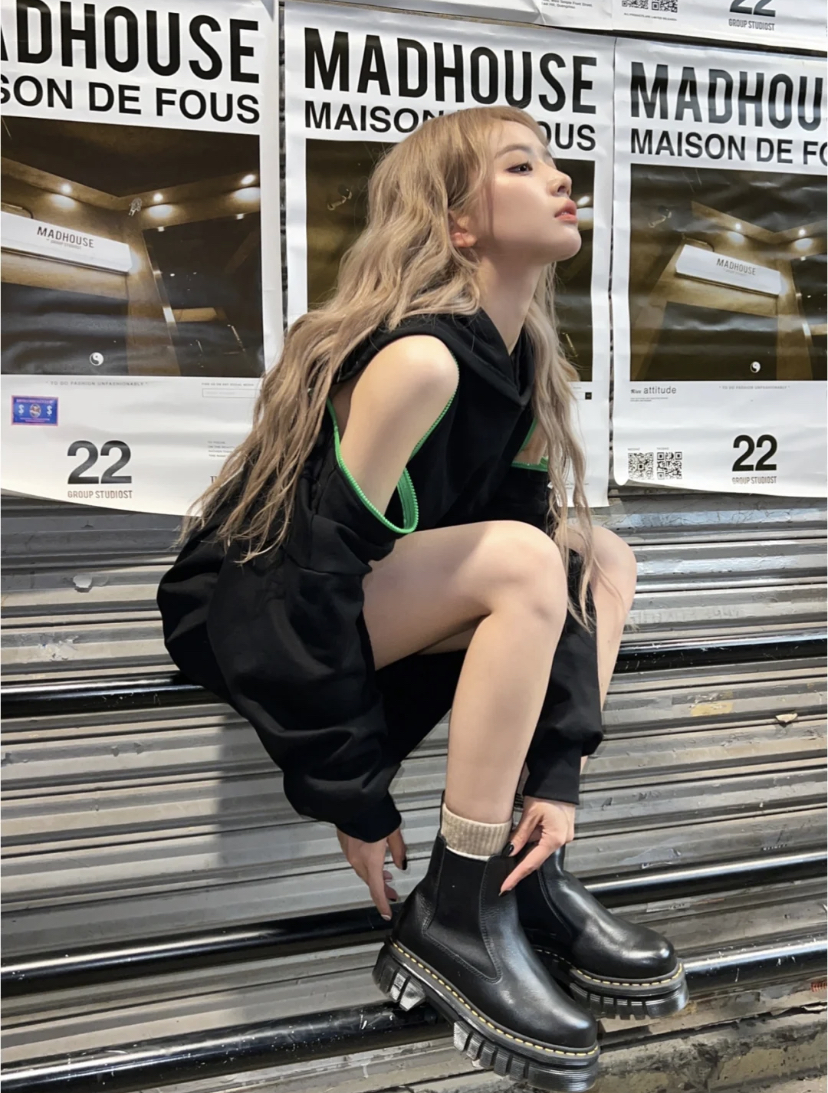 各种酷帅的Oversize、街头风穿搭都盒马丁靴超配