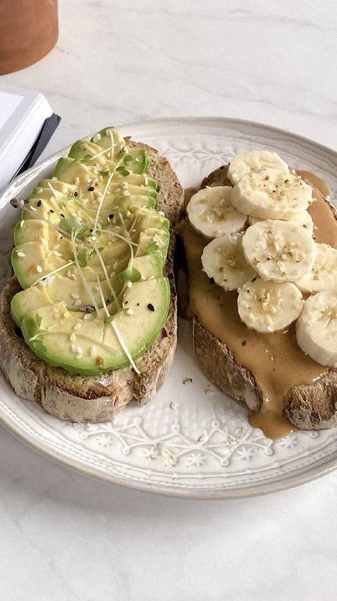 牛油果是含脂非常高的水果,减肥期间应该少吃~