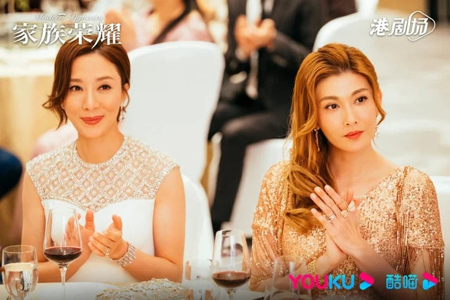 对此就有网友批评其掉价,一个演技精湛的明星,不明白为何要沦为一个网红的“营销工具”呢