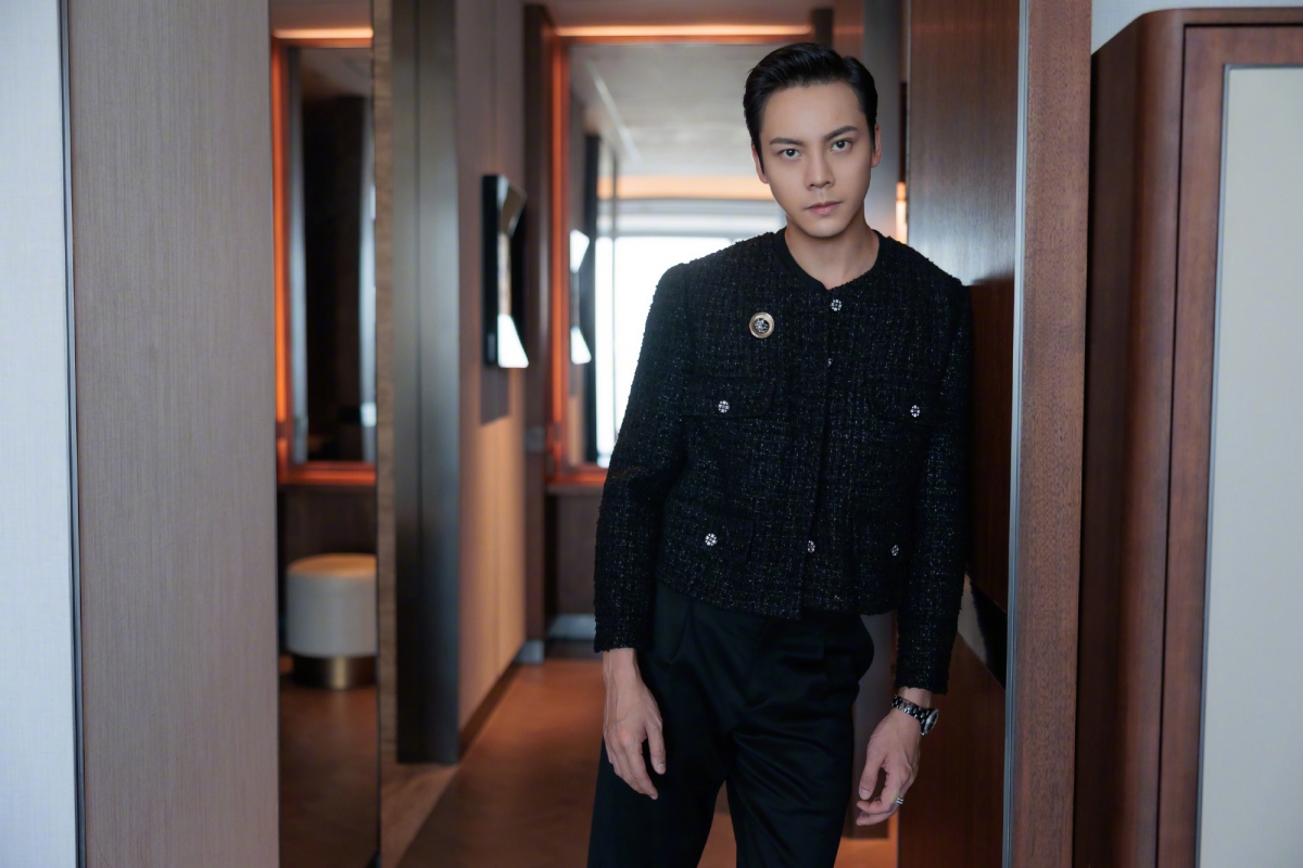 湾湾和陈伟霆也是因「一件衣服」相识,后来一起玩认识