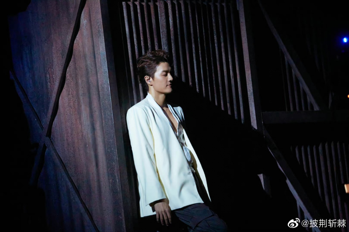 身为队长的吴克群，更是40多年来首次尝试唱跳舞台。为了舞台可说是真的拼了。