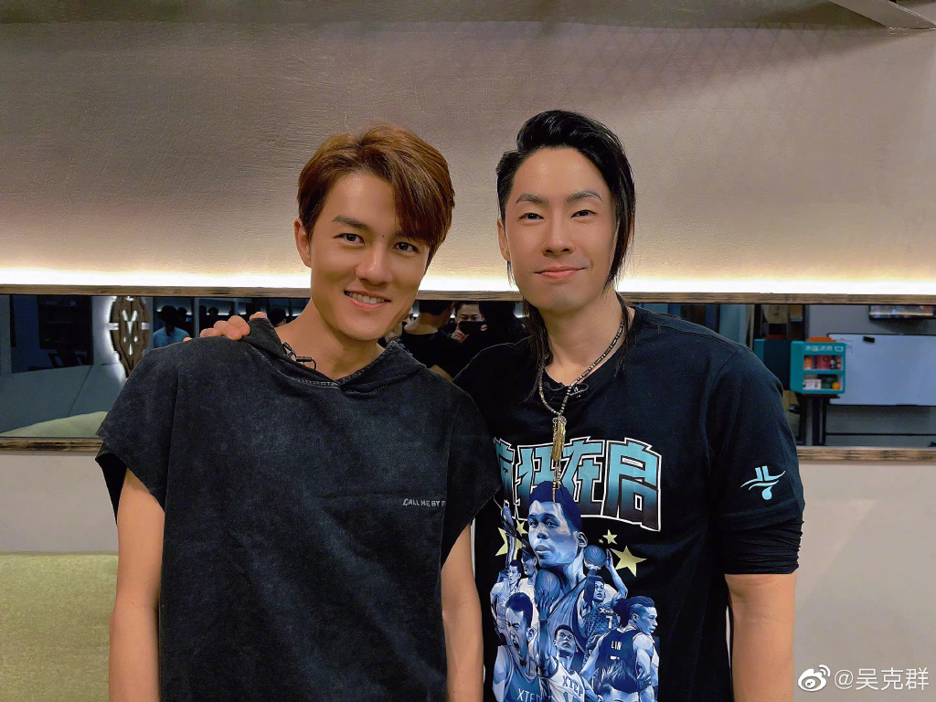 吴克群对于两人的默契更直言「我很欣赏吴建豪，我们就是两只狼，了解彼此，然后更快地并肩作战」。