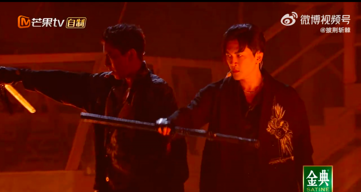 「去过现场的都知道这组的视频被剪的多厉害,很多火刀舞都被剪了。不然下面那些哥哥不会反应那么大,说他们这组恐怖了。」