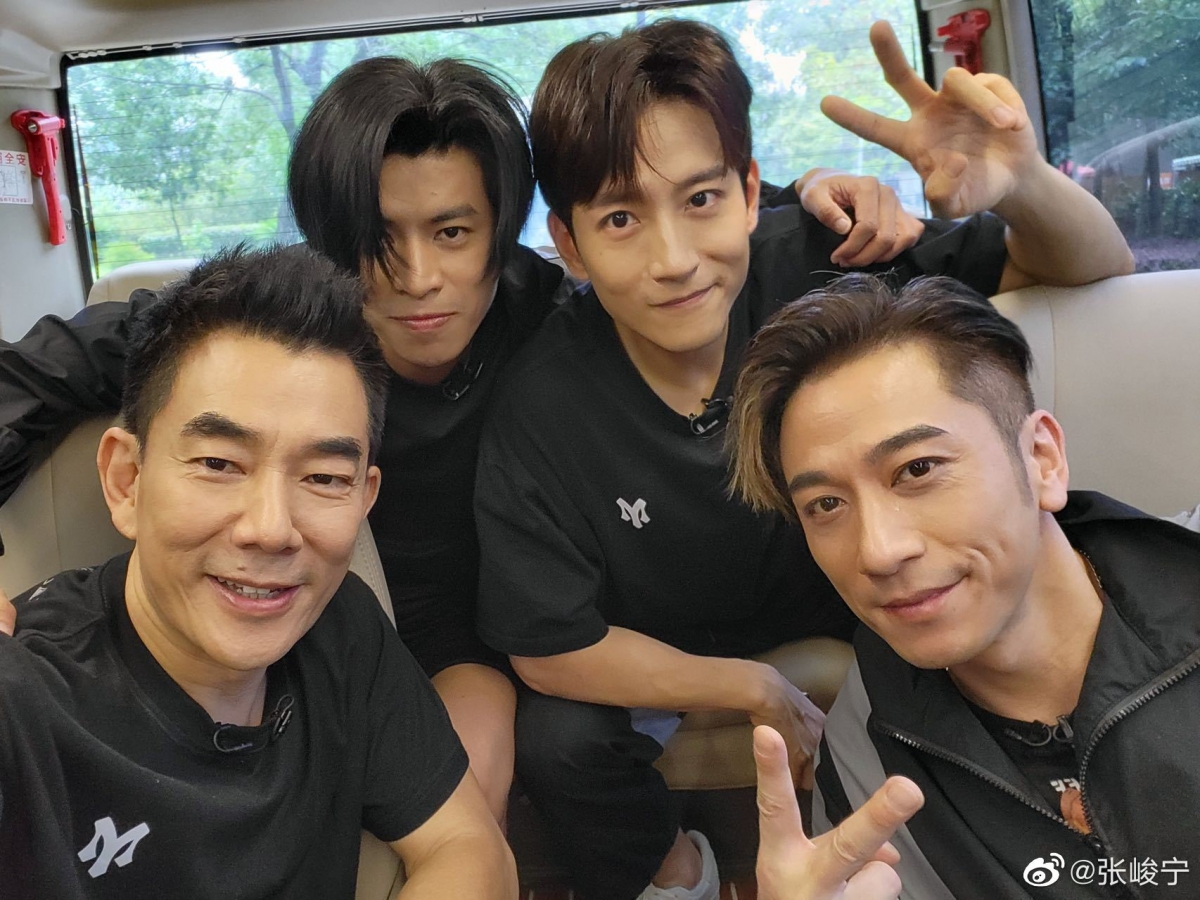 而本季出道位多达16个,至于4位“初代哥哥”并不占成团席位,不得不说这一季哥哥们的成团概率也太大了。