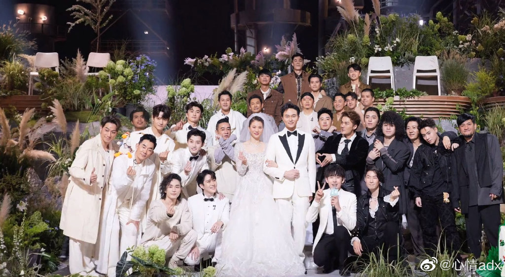 对他而言，赢了比赛，补偿了袁咏仪一个婚礼就够了，网友们的想法无所谓。