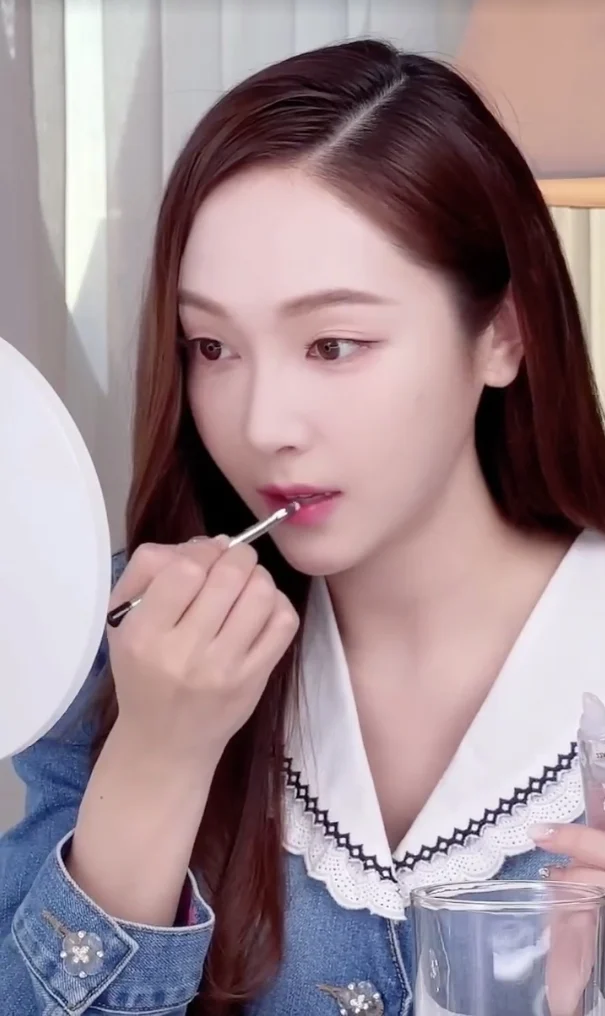 Step 3：叠涂透明唇彩