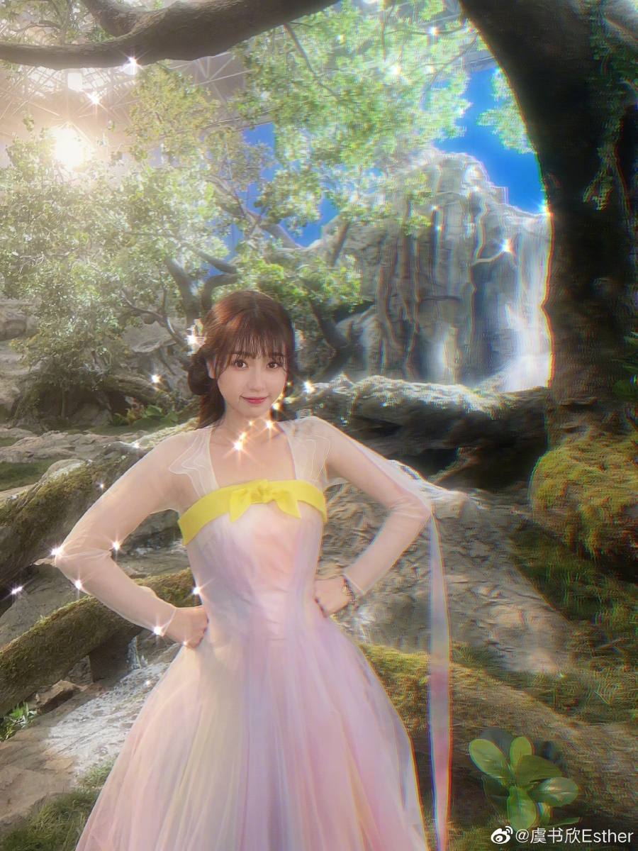 妥妥白富美从来不依靠家人财力