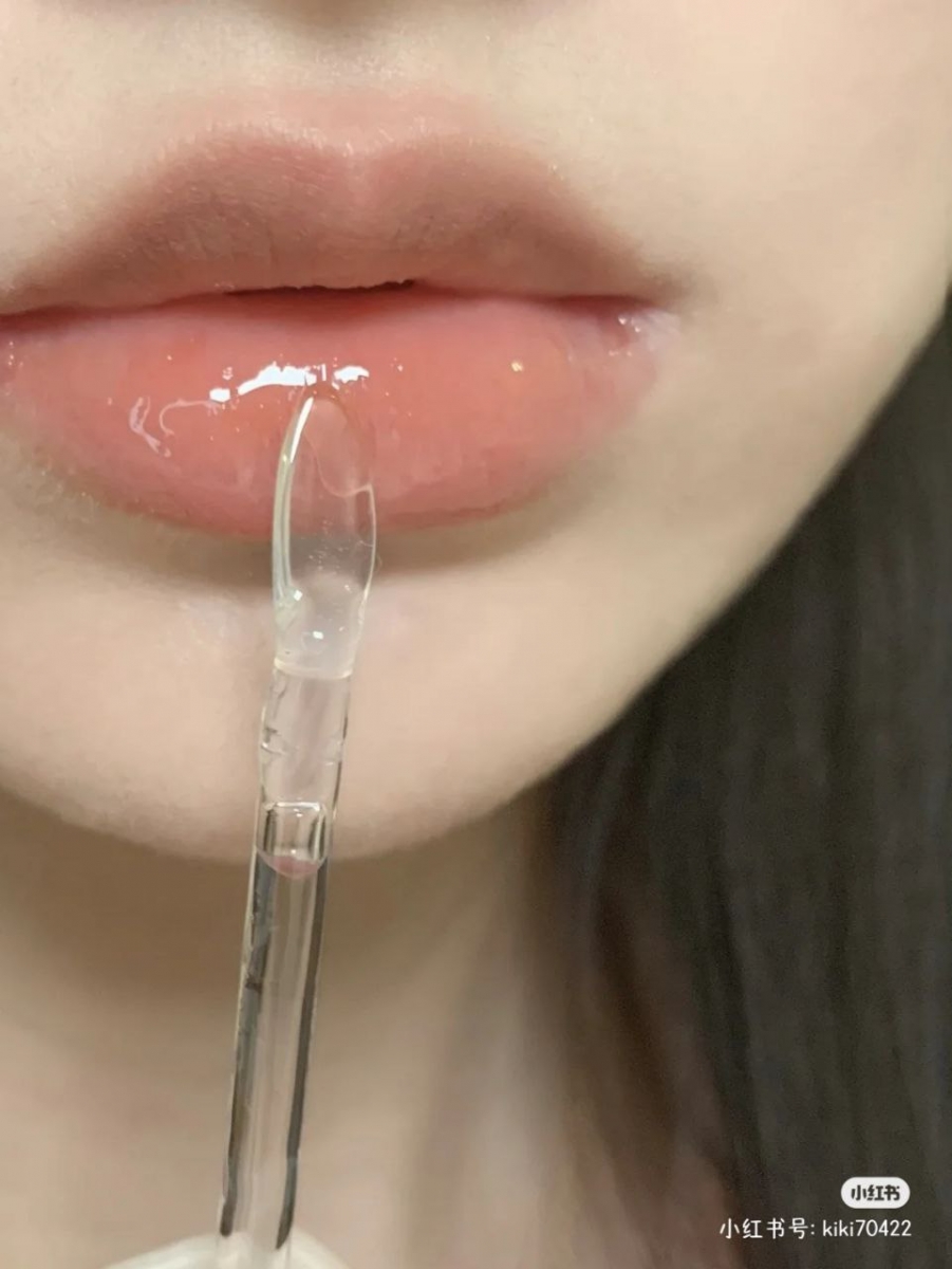 日常勤涂护唇膏,做好基础保养
