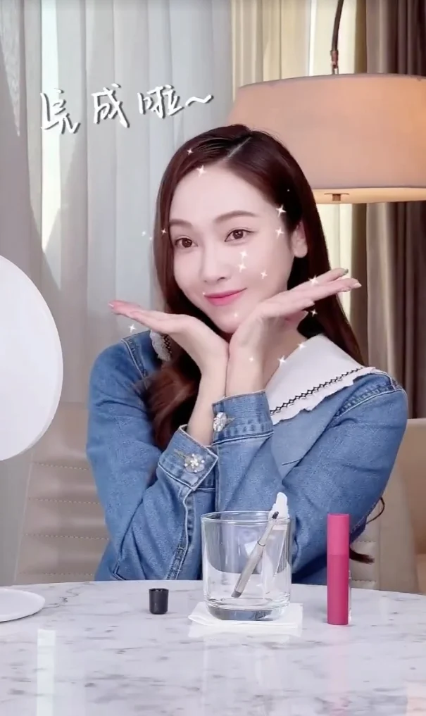 Step 3：叠涂透明唇彩