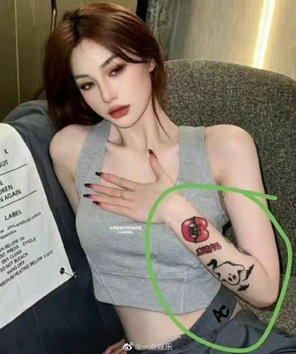 网友扒出绯闻女主是性感网红“千不二子”