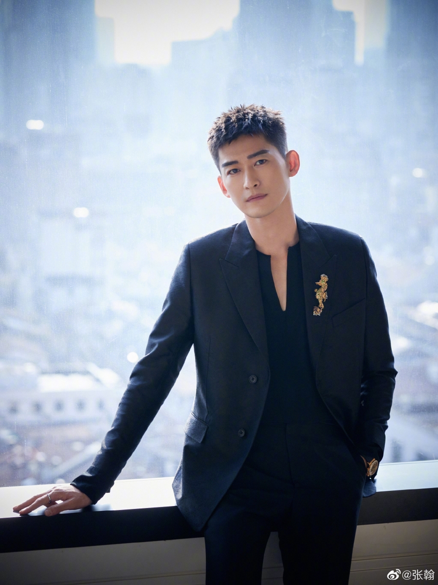 张翰新剧袭胸疑职场性骚扰