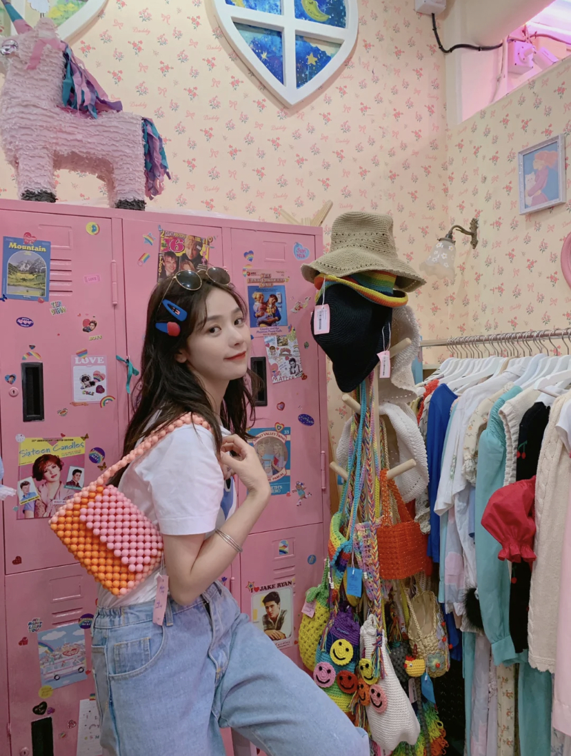 在这里大家可以做精致的美甲以及享受美妆服务哦~