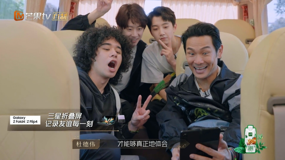 网友则嘲讽杜德伟「贴金上节目,作用不大,结果还是输,隔着屏幕都能感受到尴尬」