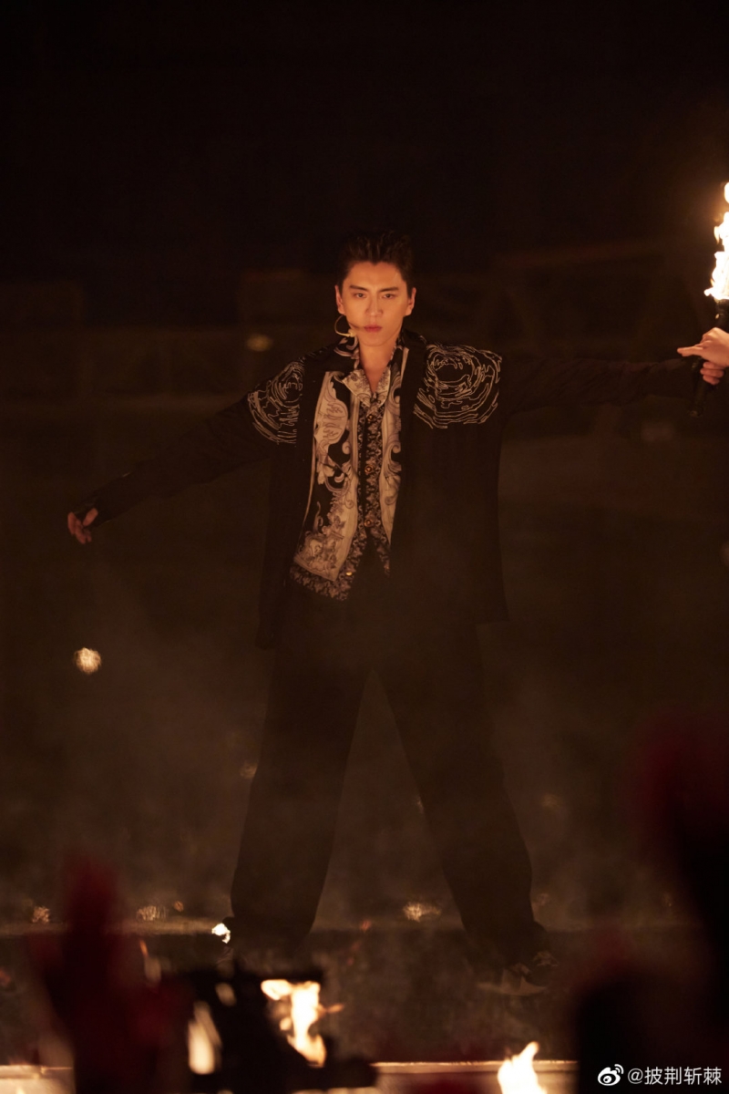 有网友认为苏有朋「一带三」独自带着三个拖油瓶过关斩将