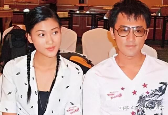 李彩桦的第一段恋情,是在刚出道时,和林峯因戏生情。